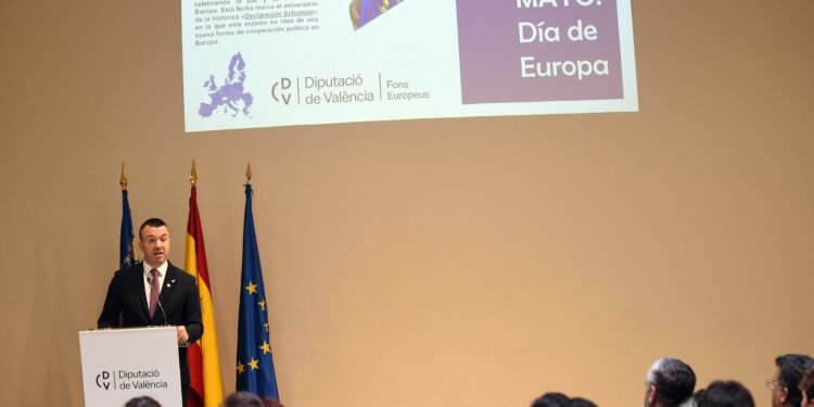 Mompó reclama en el Día de Europa que la Diputación gestione los fondos europeos