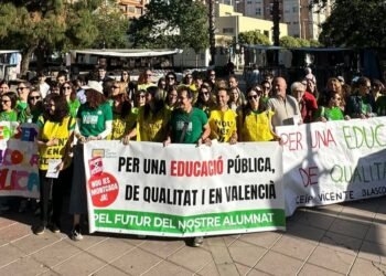 Seguimiento masivo de la huelga de docentes en los centros de Moncada