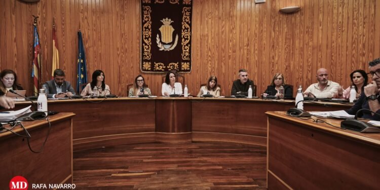El pleno aprueba una moción del PP para la renovación de parques infantiles