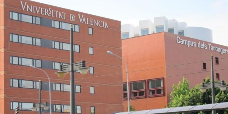 Un centenar de alumnos de Moncada se enfrentan a los exámenes de Selectividad