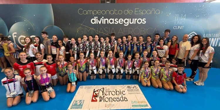 El Club Aeróbic Moncada conquista España con una actuación histórica