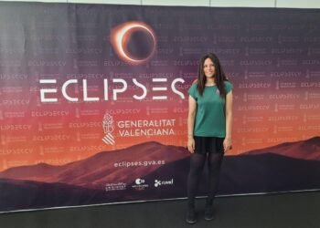 La profesora Rebeca Azulay del IES Tierno embajadora del eclipse en la Comunitat