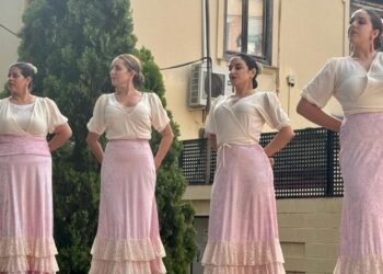 La Asociación Andaluza Rociera clausura el curso con una actuación de bailes