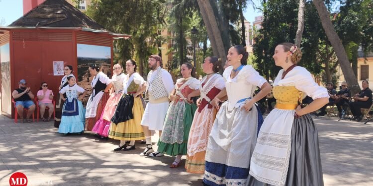Intercanvi entre l’Agrupació Folklòrica de Moncada i el Grup Farfalar de Campanar