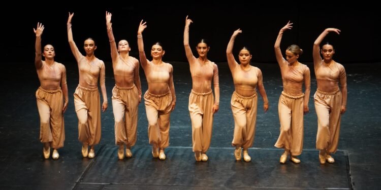 Escuela de danza Coppelius cierra el curso con 300 alumnos sobre el escenario