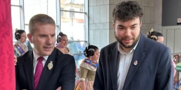 Organigrama municipal: El alcalde asume fallas y Orts personal, turismo e industria