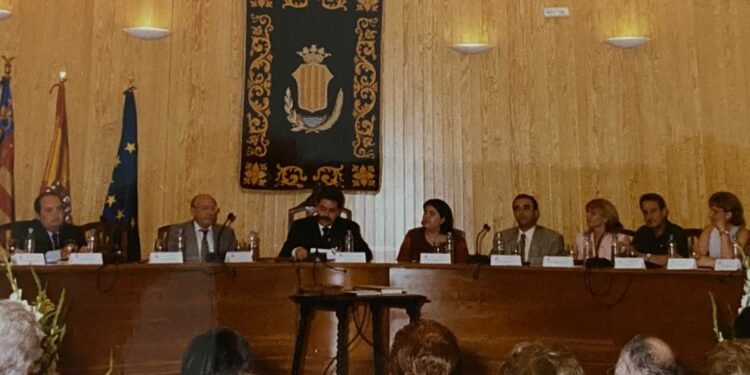 Del ‘pacto de la servilleta’ PP-UV de 1999 al relevo en la alcaldía PSOE-Compromís