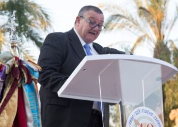 La Unió Musical concede el título de socio de honor al expresidente José Poveda