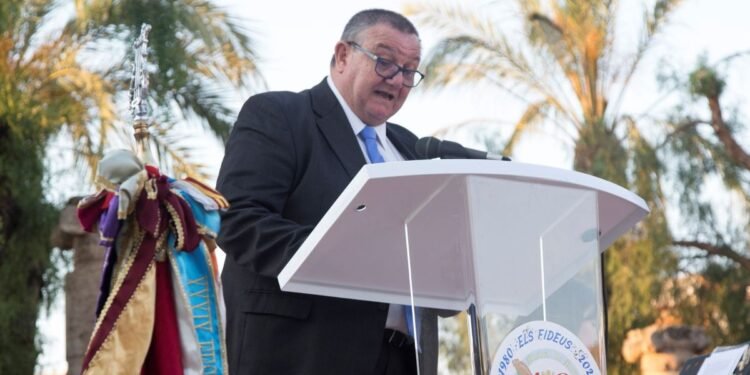 La Unió Musical concede el título de socio de honor al expresidente José Poveda