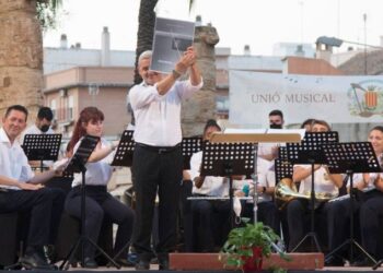 La Unió Musical de Moncada nombra director honorífico a Vicent Roig
