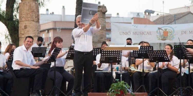 La Unió Musical de Moncada nombra director honorífico a Vicent Roig