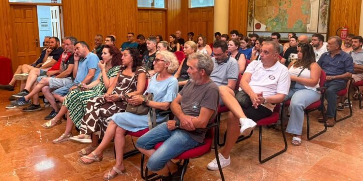 Orts y Pérez se reúnen con las clavarías y asociaciones para planificar las fiestas