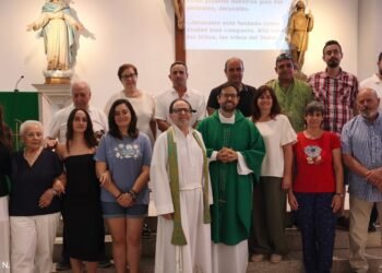 Juan Manuel Martínez oficia su primera misa en San Isidro tras su ordenación