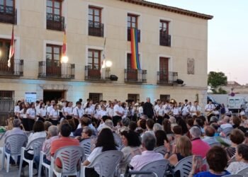 La banda simfònica del Musical plena de música els carrers i la plaça de Tarancón