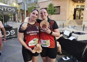Las hermanas Carolina y Laura Santos suben al podio de la 10K de Albal