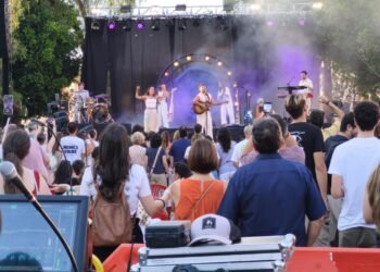 Un públic jove entregat a Ginestà diu adeu al Festival Veles e Vents 2026