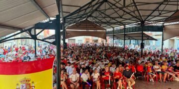 España a la final del Mundial: El mercat vell se convierte en una multitudinaria fiesta
