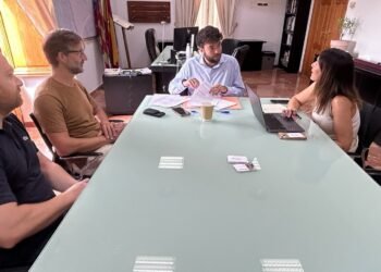 Moncada acuerda con Aemon impulsar los planes de emergencia del área industrial