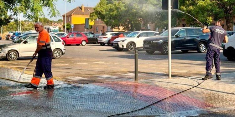 El plan de choque de limpieza viaria y asfaltado llega al Barrio Badia y Masies