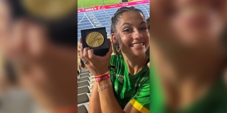Carla Cruz, campeona de España de relevos 4×100 con el Playas de Castellón