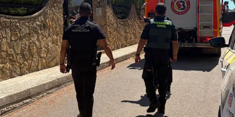 La explosión de un inversor de placa solar moviliza a Guardia Civil, Bomberos y policía