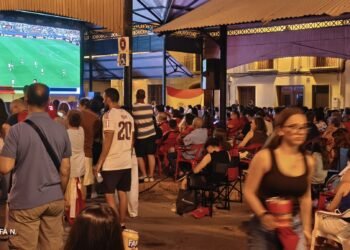 España a la final del Mundial: El mercat vell se convierte en una multitudinaria fiesta