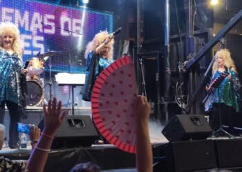 Las Supremas de Móstoles y Manu Tenorio conquistan al público del barrio Badia