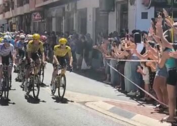 La Vuelta Ciclista España desata la locura en Moncada y Alfara del Patriarca