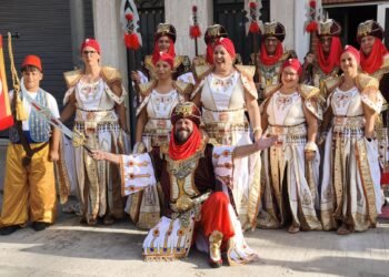 Así ha sido el primer desfile de Moros y Cristianos de las fiestas del barrio Badia