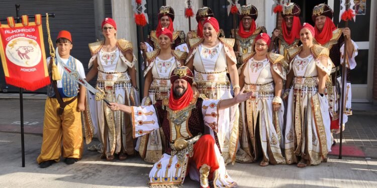Así ha sido el primer desfile de Moros y Cristianos de las fiestas del barrio Badia