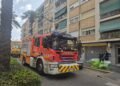 Desalojan a los vecinos de un edificio de la calle Badia por el incendio de un ventilador