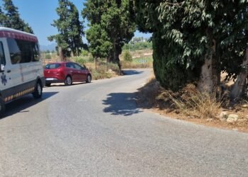 Un motorista resulta herido tras caer en una curva del Camí Palmar-Camarena