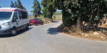 Un motorista resulta herido tras caer en una curva del Camí Palmar-Camarena