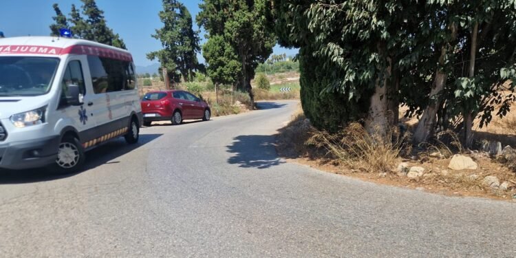 Un motorista resulta herido tras caer en una curva del Camí Palmar-Camarena