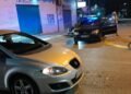 Accidente entre un motorista y un vehículo en la rotonda de la calle Badia y Monóvar