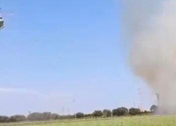 Un incendio cerca del Carraixet moviliza medios aéreos para la extinción del fuego