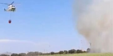 Un incendio cerca del Carraixet moviliza medios aéreos para la extinción del fuego