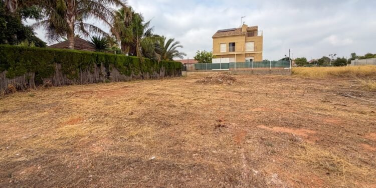 Montcada reforça el control dels solars i parcel·les per reduir el risc d’incendis