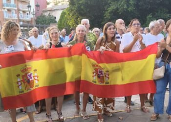 La concentración de apoyo a Ceuta en Moncada reúne a unos 150 asistentes