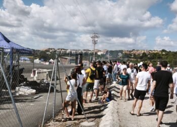 El rugido del ‘drift show’ toma la Pedrereta: 150 vehículos, 17 pilotos y 3.000 personas