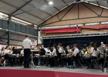 La Unió Musical plena de música el mercat vell amb el concert ‘Arrels de Terra’