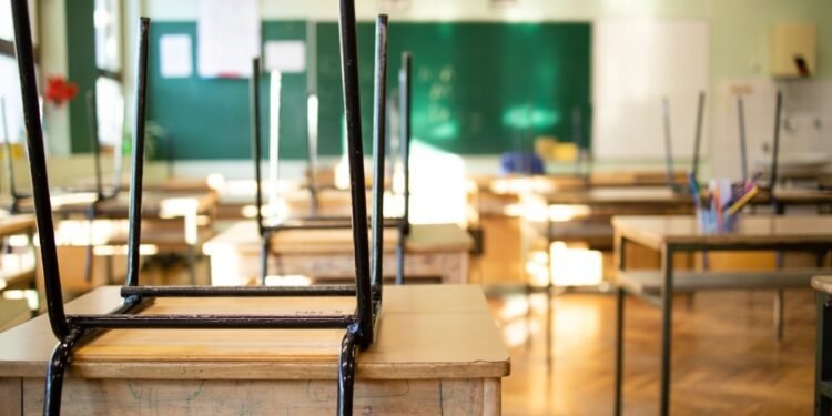 Moncada inicia el curso con la asignatura pendiente de la climatización en las aulas