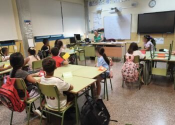 Mochilas, nervios y sonrisas en el inicio del curso escolar en Moncada