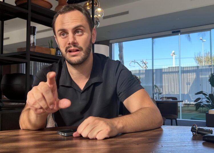 Francesc Granell: “Jaume I no portà mai un casc amb un drac alat”