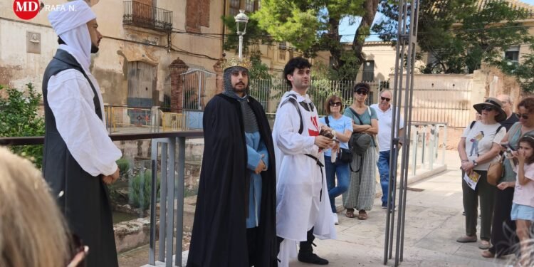 Montcada inicia amb una ruta teatralitzada pels carrers els actes de l’Any Jaume I