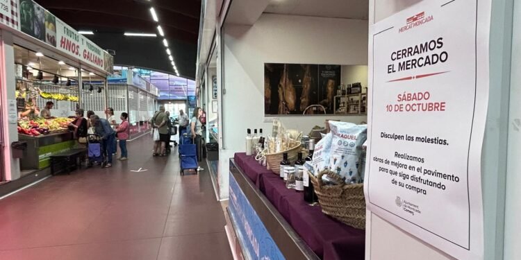 El mercado municipal cerrará todos sus puestos el sábado 10 de octubre para reparar los desconchados del pavimento