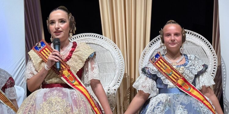 Gemma y Paula deslumbran en su presentación como Falleras Mayores