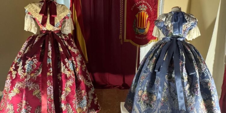 Fallas: ‘Borgoña’ y ‘azul mediterráneo’ los trajes para el estreno de Gemma y Paula