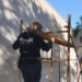 La artista ‘Mandi’ inicia el mural a tres generaciones de futbolistas de Moncada
