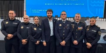 Catarroja condecora a la policía local de Moncada por su colaboración en la dana